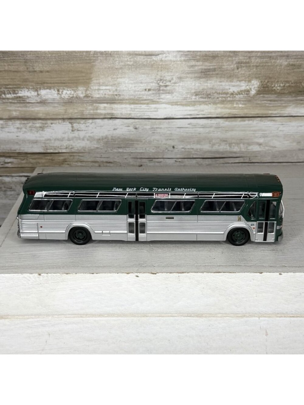 Corgi GM Coach New York City Transit Authority 2 Tone Green Silver 1:50 Bus VGC